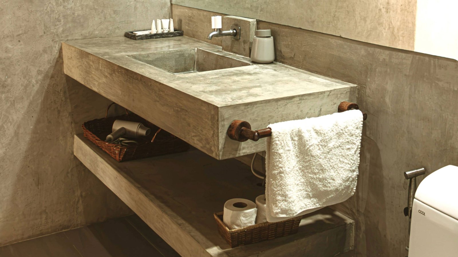 Deluxe-Room-with-Pool-View-7