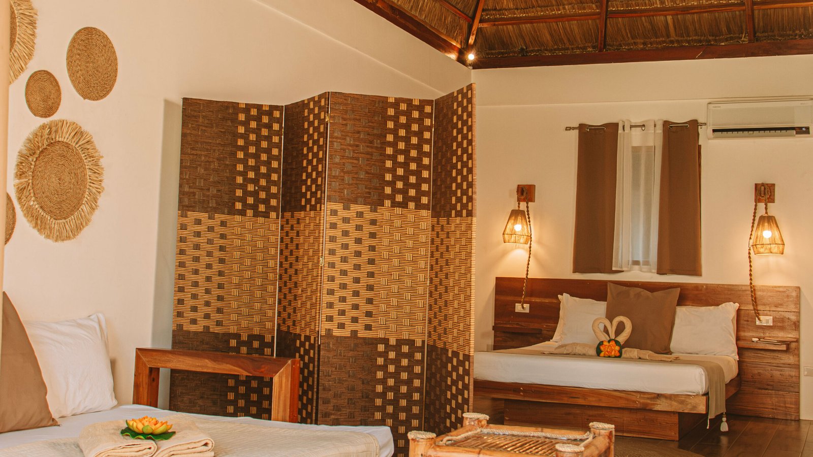 SUITE-FAMILY-ROOM-WITH-POOL-VIEW-2